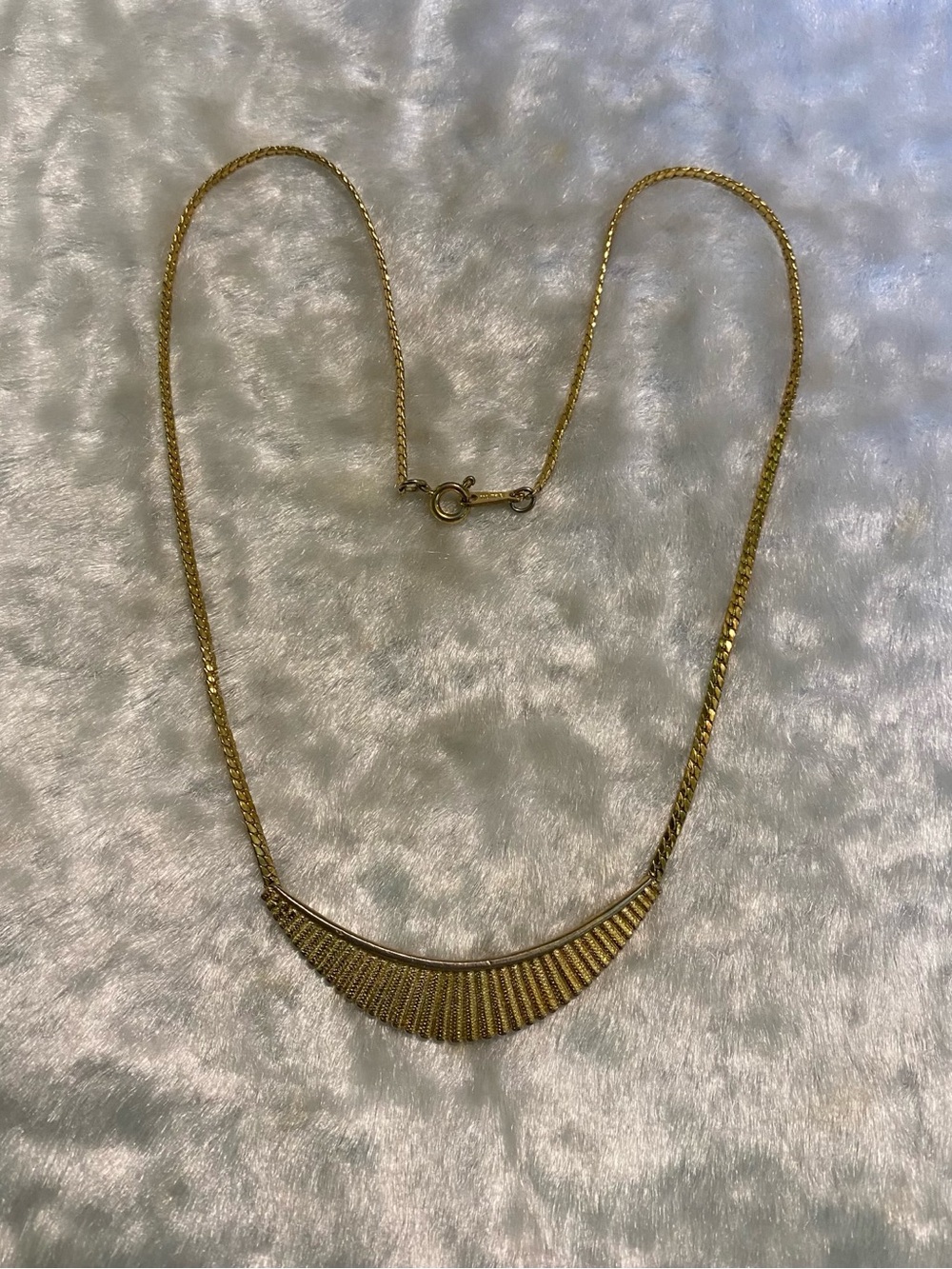 🍀VTG AVON Gold Fan Pendant Necklace
